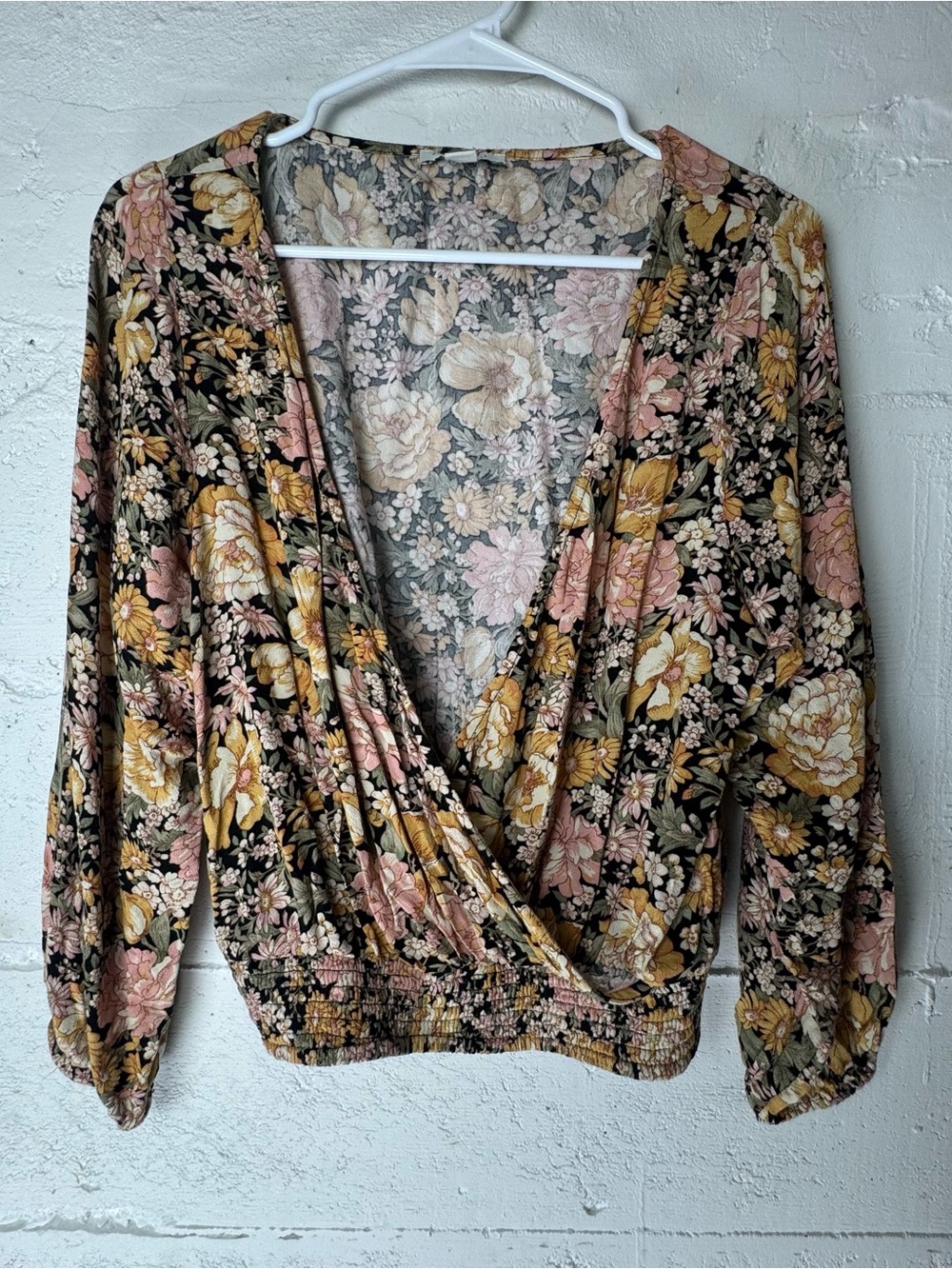 American Eagle Outfitters floral print crossover top shirt Medium‎
